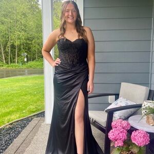 Elegant Black Strapless Prom Dress
